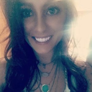 Meet your Posher, Cassandra